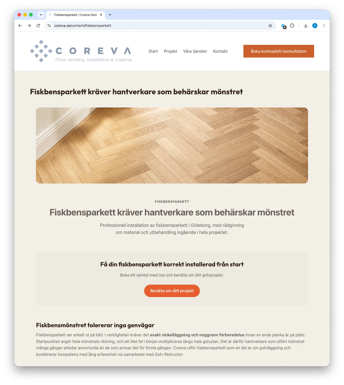 Sidan för fiskbensparkett på coreva.se, med rubrik, bild på ett fiskbensgolv och en knapp för att berätta om sitt projekt.